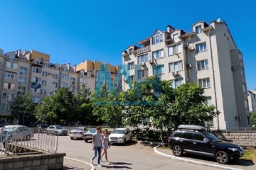 Помещение своб.назн., 223 м², 1/5 эт.